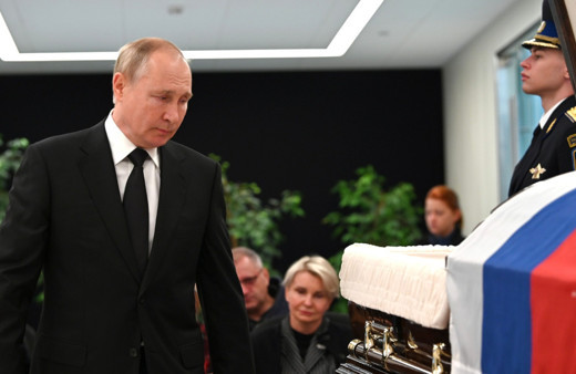 Rusya Devlet Başkanı Vladimir Putin hayatını kaybeden bakanın ardından gözyaşı döktü