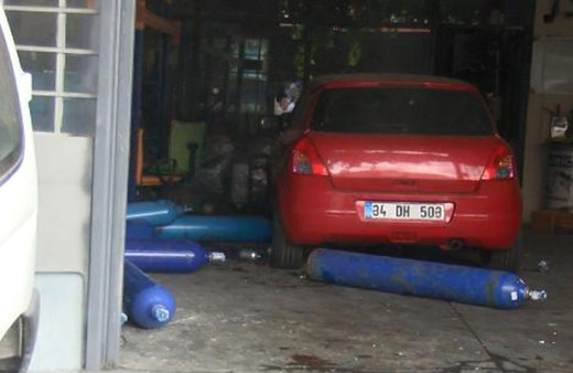 Esenyurt'ta sanayi sitesinde patlama! 1 işçi yaralandı