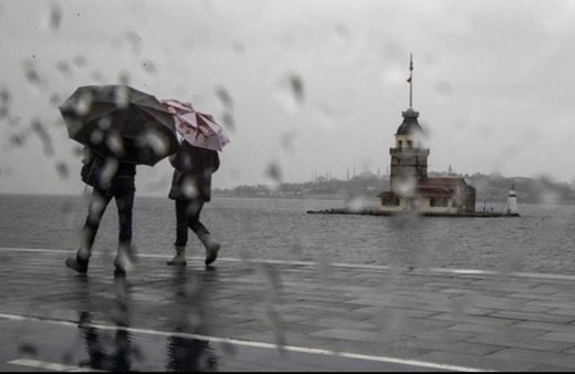 İstanbul'da üst üste uyarı yapılan şiddetli yağış başladı! Orhan Şen 'şehir seli' uyarısı yaptı