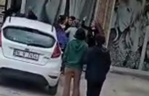 Bursa'da 5 kadın saç saça, baş başa birbirine girdi