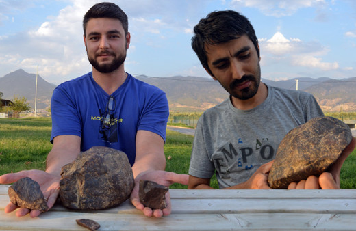Aydın'da yok böyle tesadüf! İki arkadaş kır gezisinde göktaşı buldu