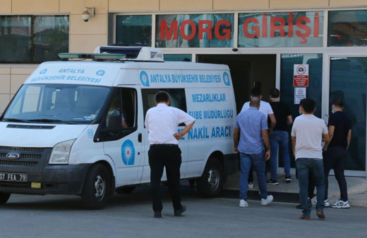 Antalya Finike'de evinin önünde silahlı saldırıda can verdi