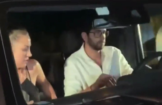 İrem Sak kendisinden 11 yaş küçük basketbolcu Furkan Korkmaz ile birlikte