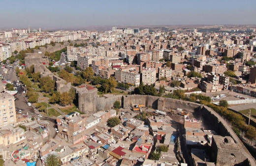 Diyarbakır'da ağır hasarlı 5 bin 459 binanın yarısından fazlasında yıkım tamamlandı