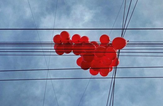 Almanya'da trafo merkezinde kısa devre yaptıran balon nedeniyle 300 bin hane elektriksiz kaldı