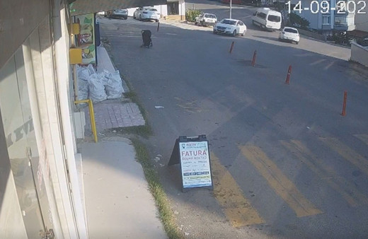 Sinop'ta yokuş aşağı kayan bebek arabası 3 metreden düştü! 10 aylık bebek yaralandı