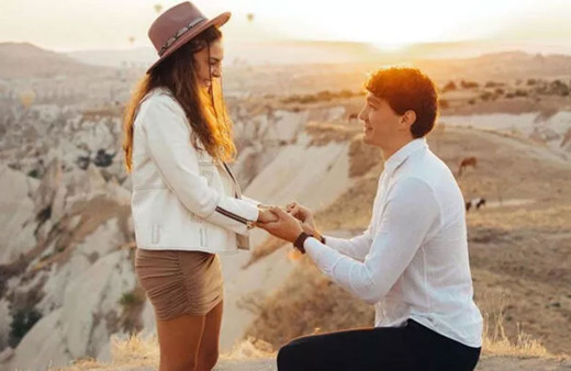 ATV Hercai'nin Reyyan'ı Ebru Şahin ve Cedi Osman evleniyor Kapadokya'da evlilik teklifi