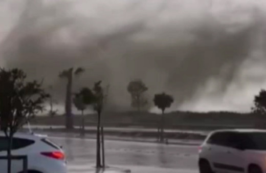 Sakarya'da denizde çıkan hortum paniğe neden oldu