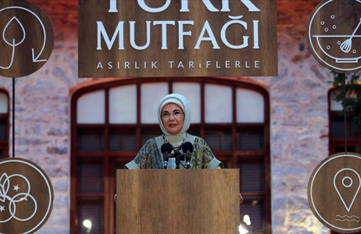 Fatih Altaylı sordu: Emine Erdoğan'ın yemek kitabını görse Diyanet 'haram' fetvası verebilir miydi?