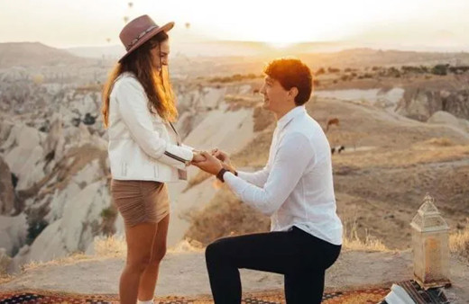 Cedi Osman'ın Ebru Şahin'e aldığı yüzük dudak uçuklatıyor! Servet değerinde...