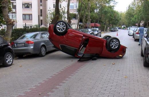 Otomobili 10 gün önce almıştı Bakırköy'de ara sokakta ters döndü bu araç nasıl uçar