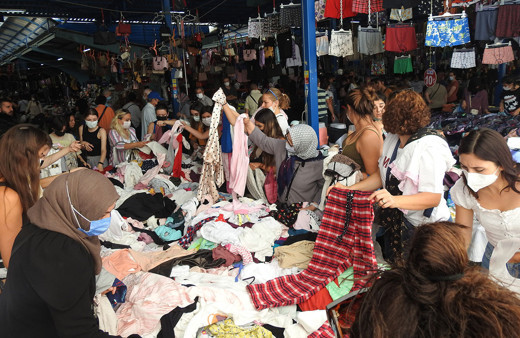 Turistler Euro bozdurup pazar tezgahlarını yağmaladı!