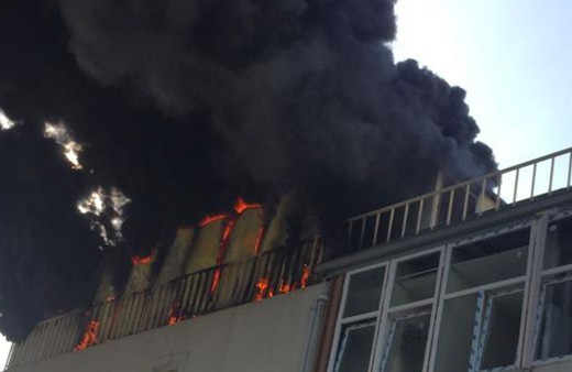 Başakşehir’de 5 katlı iş merkezinde korkutan yangın