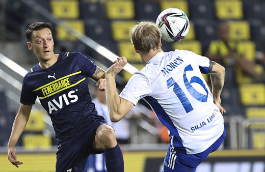 Mesut Özil seçimlerde hangi partiye oy vereceğini açıkladı