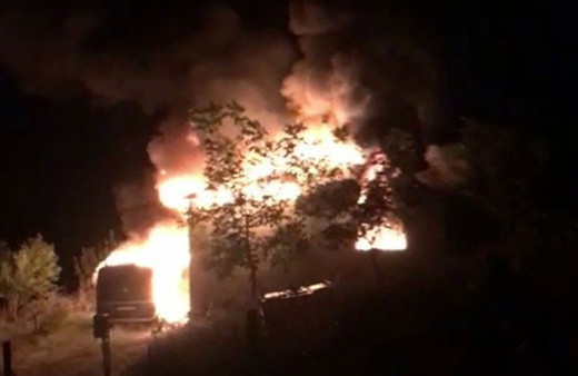 Sakarya'da evde çıkan yangıda baba ile çocuğu yanarak öldü! Dehşet anları kamerada