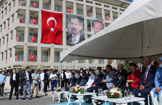 Gaziler Günü'nde Bakan Derya Yanık Çanakkale Şehit Yakınları ve Gazievi'ni açtı