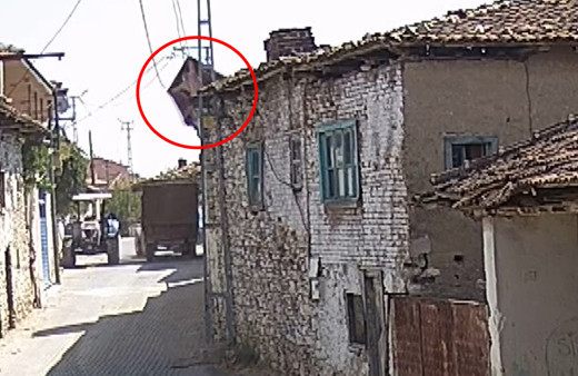 Manisa'da tarhana sermek isterken 6 metreden beton zemine düşen yaşlı kadın öldü