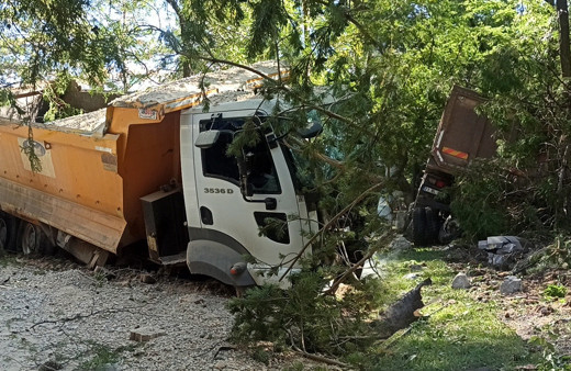 Çorum'da kamyonun freni boşaldı ortalık toz duman oldu: Acı bir korna sesiydi