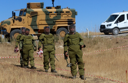 İran sınırında zorlu mayın temizleme görevi