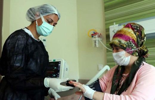 Doğum sonrası koronavirüse yakalanan anne: Aşının önemini yatınca anladım