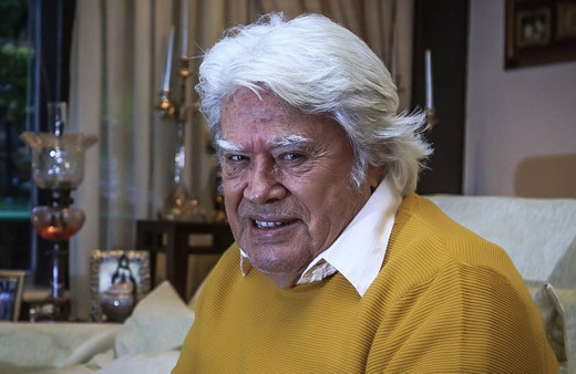 Cüneyt Arkın: Saraylar yapıyoruz, niye yurt yapmıyoruz?