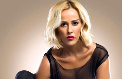 Hülya Avşar’ın kardeşi Helin Avşar çanta yerine arsa aldı köşe oldu