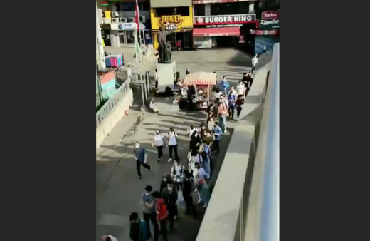 Bahçelievler'de otobüs kuyruğu geçide uzandı! 'Böylesi görülmedi' diye paylaştılar