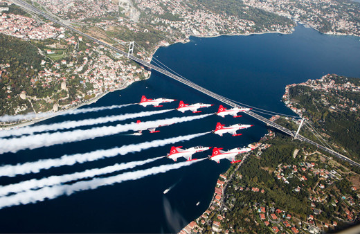 MSB paylaştı! Türkiye ve Azerbaycan uçaklarından selamlama uçuşu