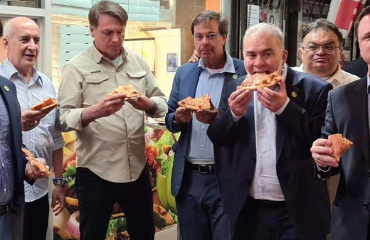 BM için ABD'ye gelmişti! Brezilya Başkanı Bolsanaro aşısız olduğu için sokakta pizza yemek zorunda kaldı