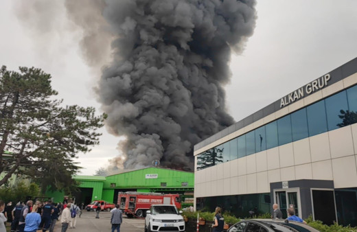 Şile'de fabrikada yangın! Kara dumanlar yükseliyor!