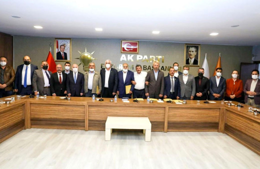 İYİ Parti'de Horasan teşkilatında istifa depremi! Tamamı AK Parti'ye geçti