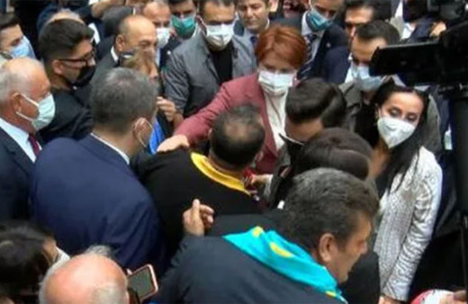 Meral Akşener'den yardım istedi! Akşener'in omzuna el koyup dinlediği isim bakın kim çıktı