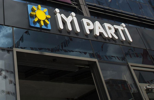 İYİ Parti Düzce Merkez İlçe Başkanı ve 18 üye istifa etti