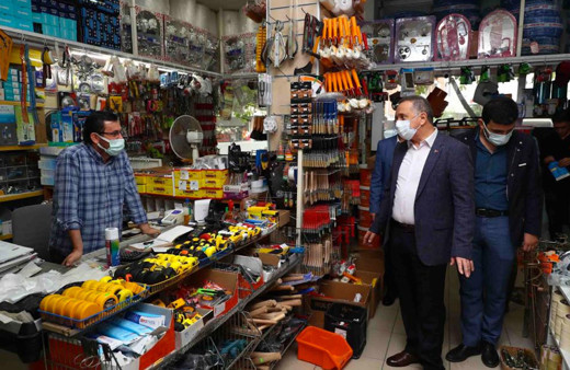 Bağcılar Belediye Başkanı Lokman Çağırıcı esnafı ziyaret etti pahalılığın nedenini sordu