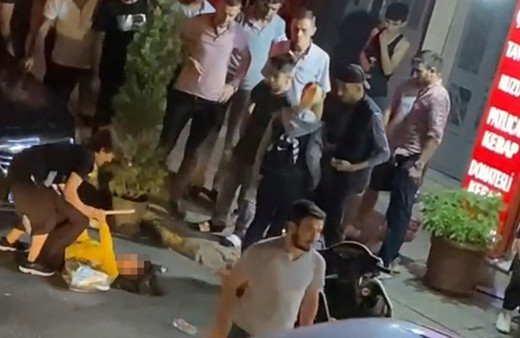 Bağcılar'da aile dramı! 20 yaşındaki kızını yere yatırıp sopayla dövdü o anlar kameradaydı