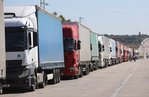 Edirne'deki Hamzabeyli Sınır Kapısı'nda TIR kuyruğu 20 kilometreyi buldu
