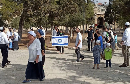 Mescid-i Aksa'ya baskın düzenleyen fanatik Yahudiler Harem-i Şerif’te İsrail bayrağı açtı