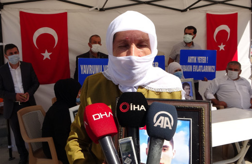 Muş'ta evlat nöbetindeki anneden Selahattin Demirtaş sözleri: İnşallah hapisten çıkmaz