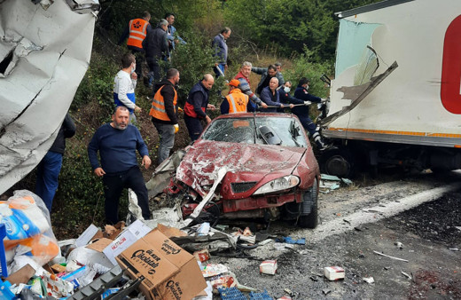 Kırklareli'nde zincirleme trafik kazasında 1 kişi öldü 5 kişi yaralandı