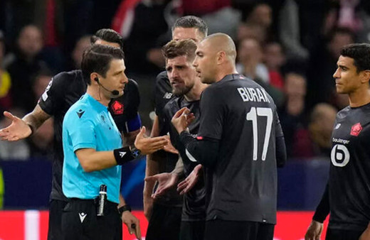 Burak Yılmaz'dan Halil Umut Meler'e Türkçe isyan: Hocam yapma