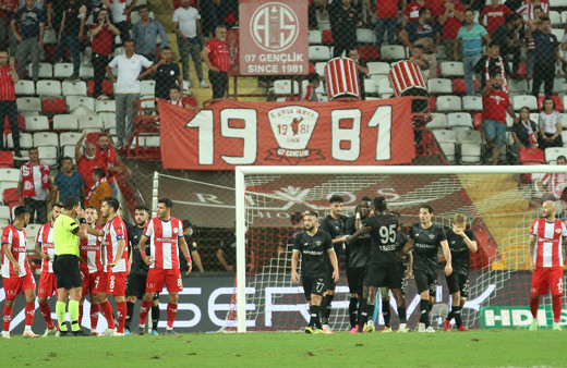 Adana Demirspor, konuk olduğu Antalyaspor'u yendi