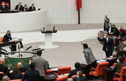 Meclis'te milletvekillerinin yumruklaşmasını önleyecek sistem kuruldu! Vekile bakır topraklama