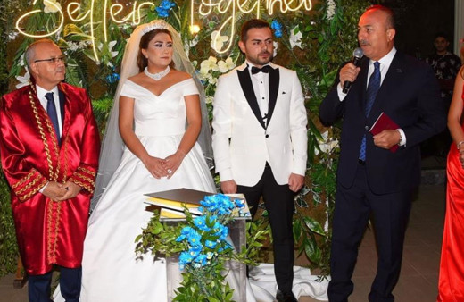 Dışişleri Bakanı Mevlüt Çavuşoğlu nikah şahidi oldu