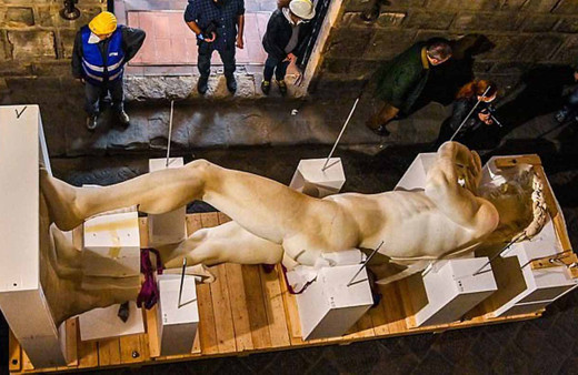 Dubai'de Davut heykeline sansür! Müstehcen yerlerini için örttüler tepki yağdı