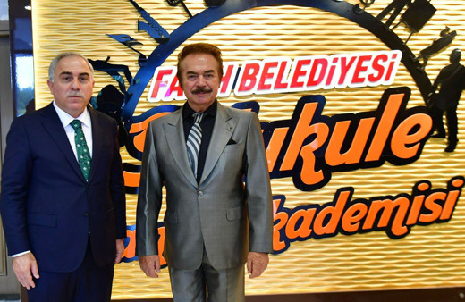 Orhan Gencebay’dan Fatih Sanat Merkezi’ne tam not