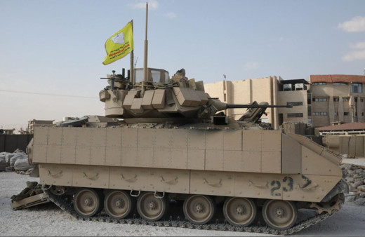 ABD zırhlısına terör örgütü paçavrası asıp kent içinde dolaştılar