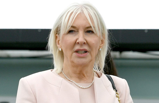 İngiliz bakandan BBC'ye sert sözler: Ayrıcalıklıların çalıştığı kurum