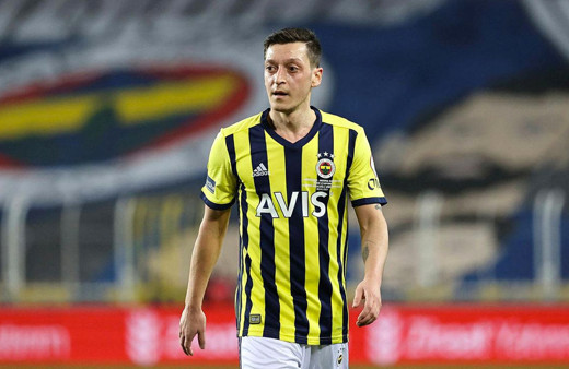 Mesut Özil'den İngiltere'de yeni futbol okulu