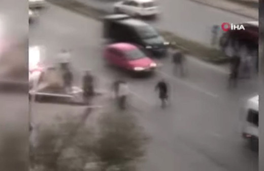 Beylikdüzü'nde trafikte kavga ettiği motokuryeyi çekiçle kovaladı