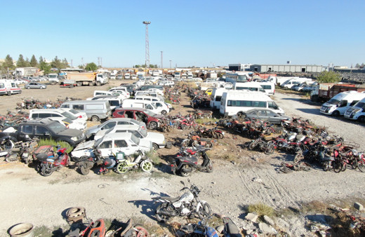Milyonlarca TL değerinde! Diyarbakır'da araçlar toprağa gömülüyor: Çürümeye terk edildi